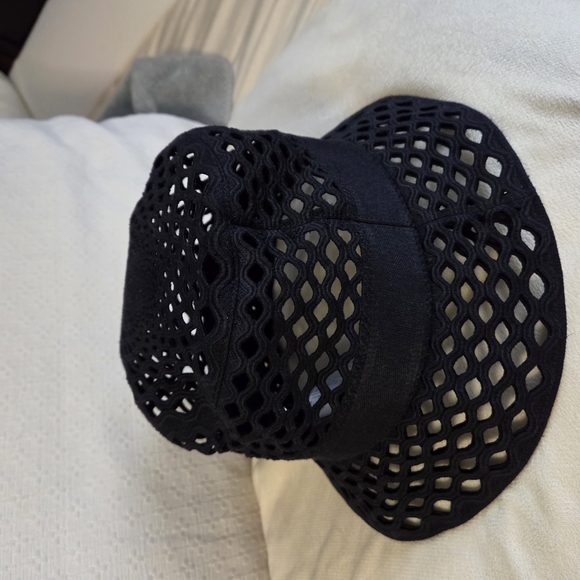 Dior Black and White Mesh Hat - Picture 6 of 8